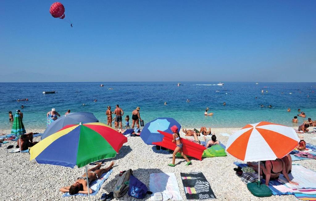 Vacation Apartments Feniks Tučepi Kültér fotó